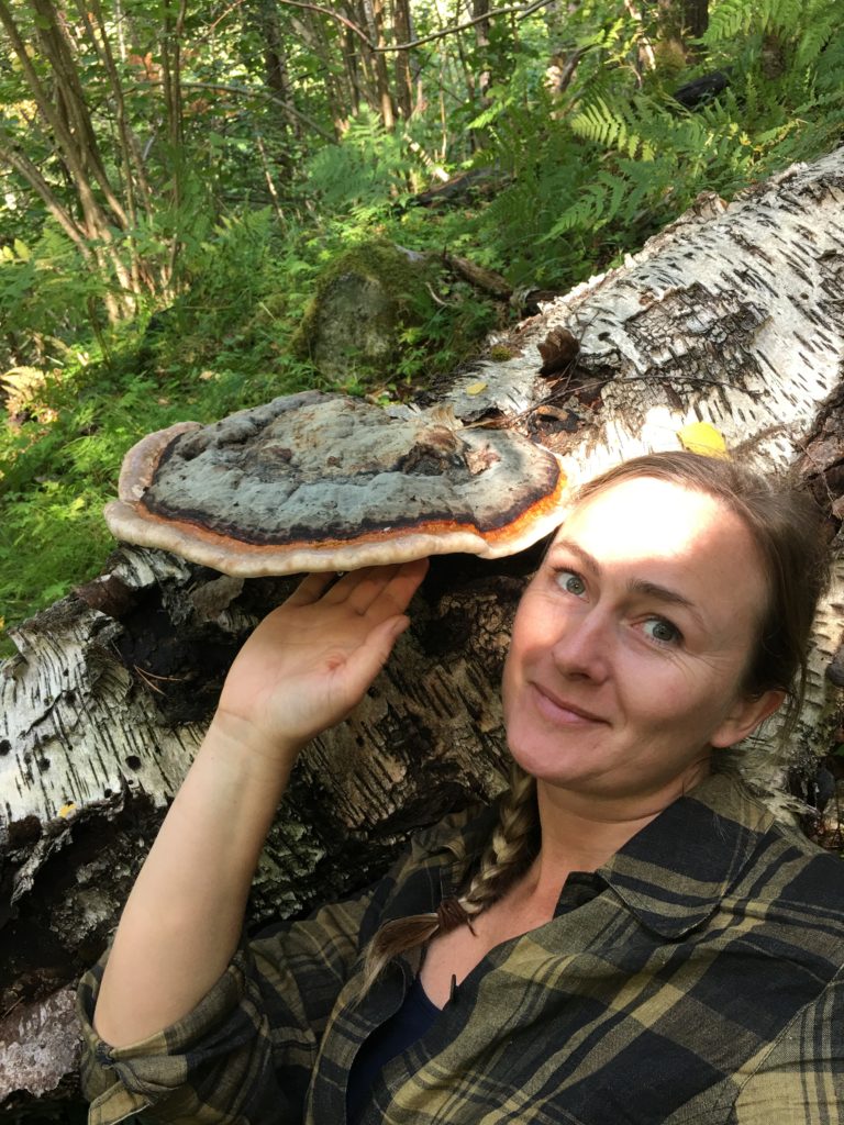 Mai Lovaas, Alumni with a shelf mushroom