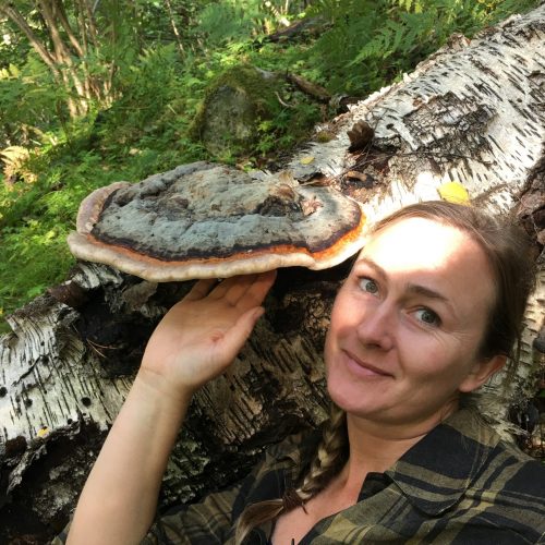 Mai Lovaas, Alumni with a shelf mushroom